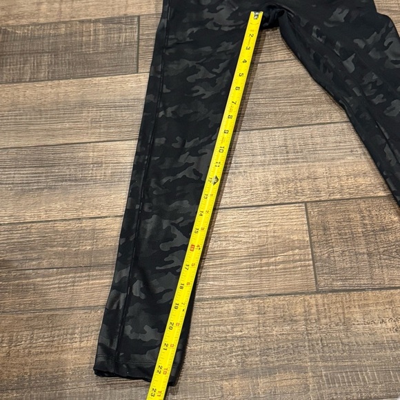 Spanx Faux Leather Camo Leggings Matte Black Womens Size S Cropped - Picture 10 of 12
